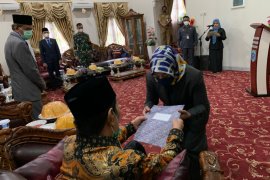 Bupati Paser lantik Dewan Pengawas PDAM Tirta Kandilo