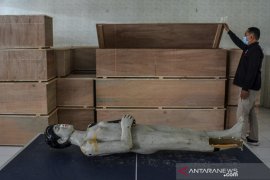 Peti jenazah untuk korban COVID-19