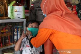 Satgas BUMN Provinsi Lampung bagikan 4.000 masker kepada warga Page 1 Small