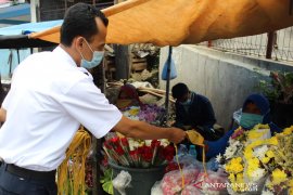 Satgas BUMN Provinsi Lampung bagikan 4.000 masker kepada warga Page 2 Small