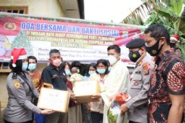 Perayaan Natal Polres Tapteng ditandai dengan bakti sosial