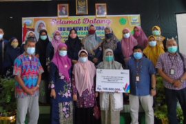 Politeknik 'Aisyiyah Sumbar terima bantuan aspirasi anggota DPR RI