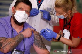 Alami overdosis vaksin COVID-19, seorang petugas layanan kesehatan Jerman dirawat