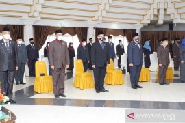 12 pejabat di lingkungan Pemkab HSS dikukuhkan dan dilantik
