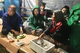 Warga korban rumah hancur karena tugboat mengungsi