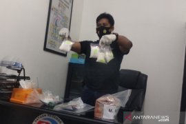 Perempuan muda di HST simpan sabu senilai Rp400 juta di boneka Doraemon