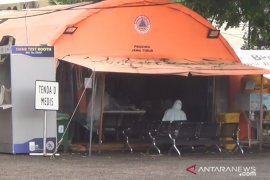 Dua pasien COVID-19 varian baru dirawat di RS Darurat Surabaya