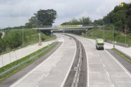 Besi pembatas jalan tol kerap hilang, ternyata ini pelakunya