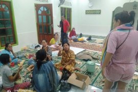 Ratusan orang korban banjir Tanjungpinang mengungsi ke masjid