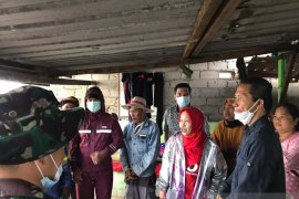 8 rumah di Batam rusak berat diterjang gelombang pasang
