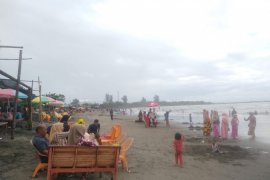 Pantai Ujong Blang Lhokseumawe masih menjadi tempat liburan akhir peka