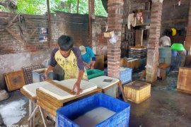 Perajin tahu tempe di Sidoarjo mulai berproduksi