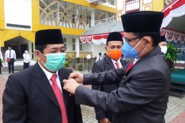 37 ASN IAIN Palu  terima Satyalencana dari Presiden