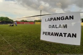 Kualitas rumput Stadion Haji Agus Salim Padang terus diperbaiki oleh pengelola