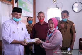 Pemkot Solok lakukan ini agar kelompok usaha terdampak COVID-19 kembali berkembang baik