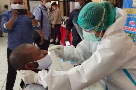 Cegah COVID-19 Polda Papua lakukan rapid antigen untuk wartawan