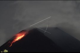 Gunung Merapi semburkan guguran lava pijar