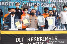 Polda Metro Jaya menangkap tiga pemalsu surat tes usap PCR