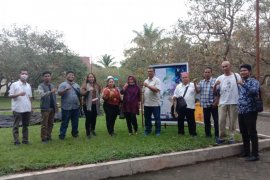 Baca puisi sebagai setawar pengobat karena Bupati Langkat didemo sekelompok orang di KPK