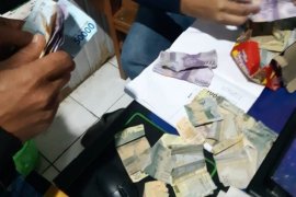 Resahkan lingkungan 1 pelaku judi togel dilaporkan para tetangga ke polisi