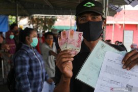 Penyaluran BST di Surabaya