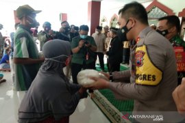 Polresta-Kodim Pekalongan salurkan bantuan beras kepada warga miskin