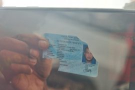 Penyelam temukan KTP  Yaman Zai, pria yang menunggu istri dan tiga anaknya di Bandara Pontianak