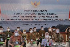 Kelompok Tani  Hutan Jambi terima 64 SK hutan sosial dari Prisiden