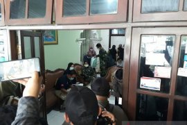 Keluarga penumpang Sriwijaya Air SJ-182 di Kediri tunggu hasil identifikasi korban