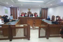 Gugatan Rp100 miliar Ilham Bintang, ini saran hakim
