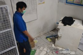 Jebol atap minimarket, pencuri bawa kabur uang Rp17,6 juta