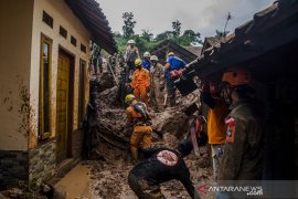 Pencarian hari ketiga korban longsor Sumedang