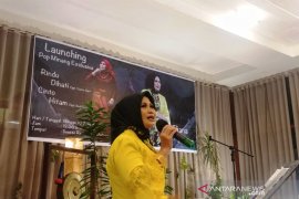 Hadirkan warna musik yang berbeda, Isteri mantan Kajati Sumbar luncurkan album lagu Minangkabau