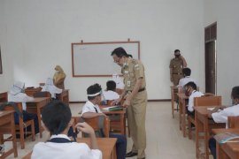 Mendikbud terbitkan surat edaran UN dan ujian sekolah ditiadakan