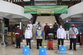 Delapan Ponpes di Banjarmasin dapat APD  dari BIN