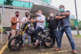 Perusahaan rintisan Elbike kenalkan karyanya sepeda motor listrik