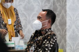 Bupati Waykanan telah terima vaksin bersama 20 pejabat publik Page 2 Small