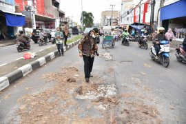 Jalan rusak tak segera diperbaiki, penjabat bupati Sidoarjo ancam ganti kadis PU