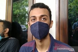 Ini pesan Syeikh Ali Jaber kepada putranya: tetap jaga shalat dan ibu