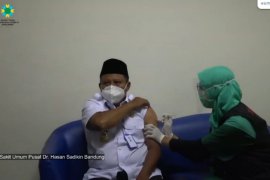 Tensi darah Wagub Jabar tinggi jelang divaksinasi COVID-19