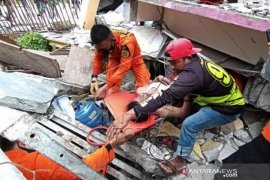 Evakuasi Korban Gempa Bumi Page 1 Small