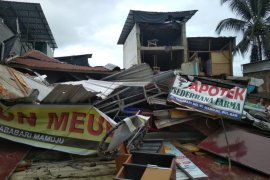BPBD : sudah  27 orang meninggal akibat gempa bumi di Mamuju dan Majeni (Video)