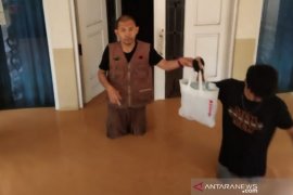 Arus banjir di Barabai semakin deras, diharapkan bantuan bisa diangkut menggunakan perahu bermotor