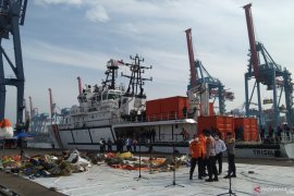 Tim SAR kerahkan 62 kapal pada hari kedelapan pencarian Sriwijaya  SJ-182