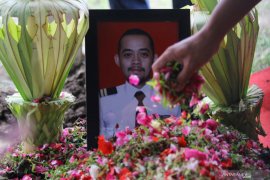 Pemakaman Co-Pilot Fadly