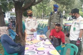 Sambangi Pantai Ulee Lheue, Tim Peucrok jaring pelanggar protokol kesehatan