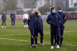 Bola Liga Inggris, varian baru dan setia bermasker