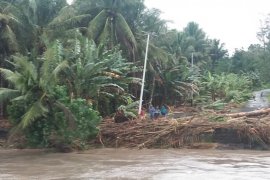 PLN pulihkan sistem kelistrikan di kawasan banjir di Halmahera Utara