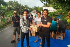 Wakil Ketua DPRD Balangan berikan bantuan korban banjir  Desa Buntu Karau
