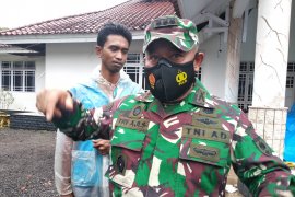 TNI bersihkan reruntuhan gedung akibat gempa